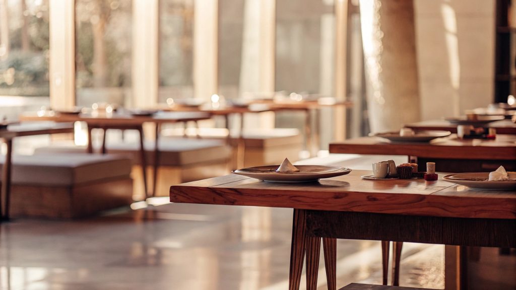 Ambiente gastronómico contemporâneo do Mercado da Vila